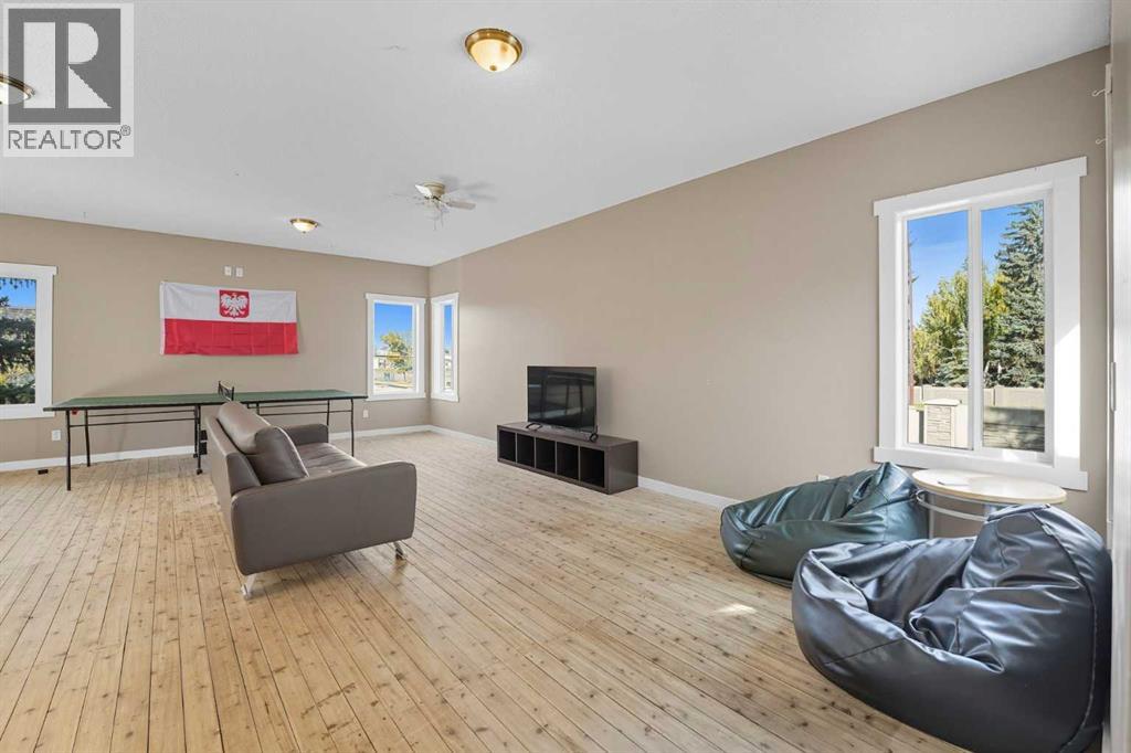 Single Family House 4 Level for Sale in  Braemar Place SW Braeside Calgary 