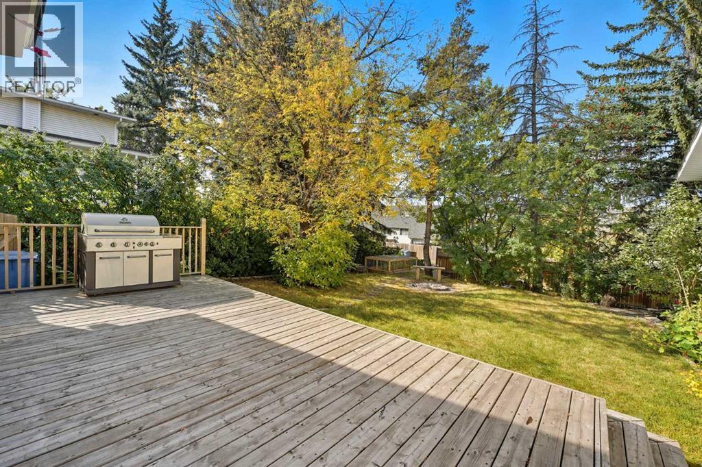 Single Family House 4 Level for Sale in  Braemar Place SW Braeside Calgary 