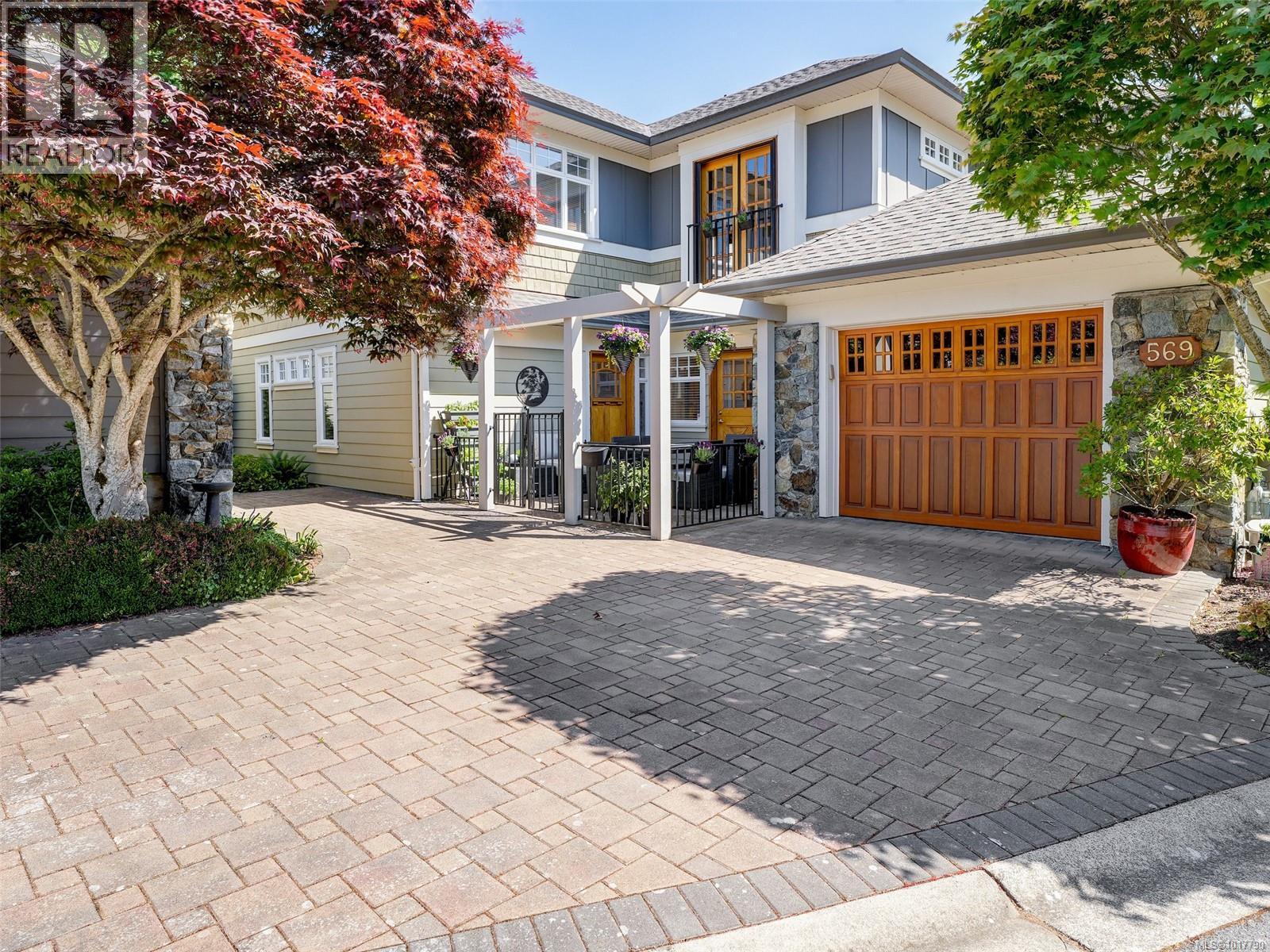 569 Caselton Place, Saanich