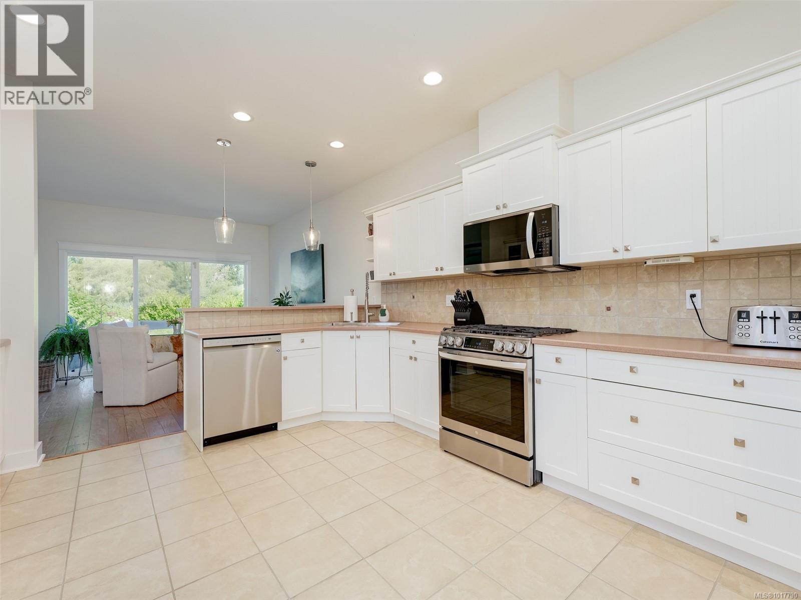  569 Caselton Place, Saanich