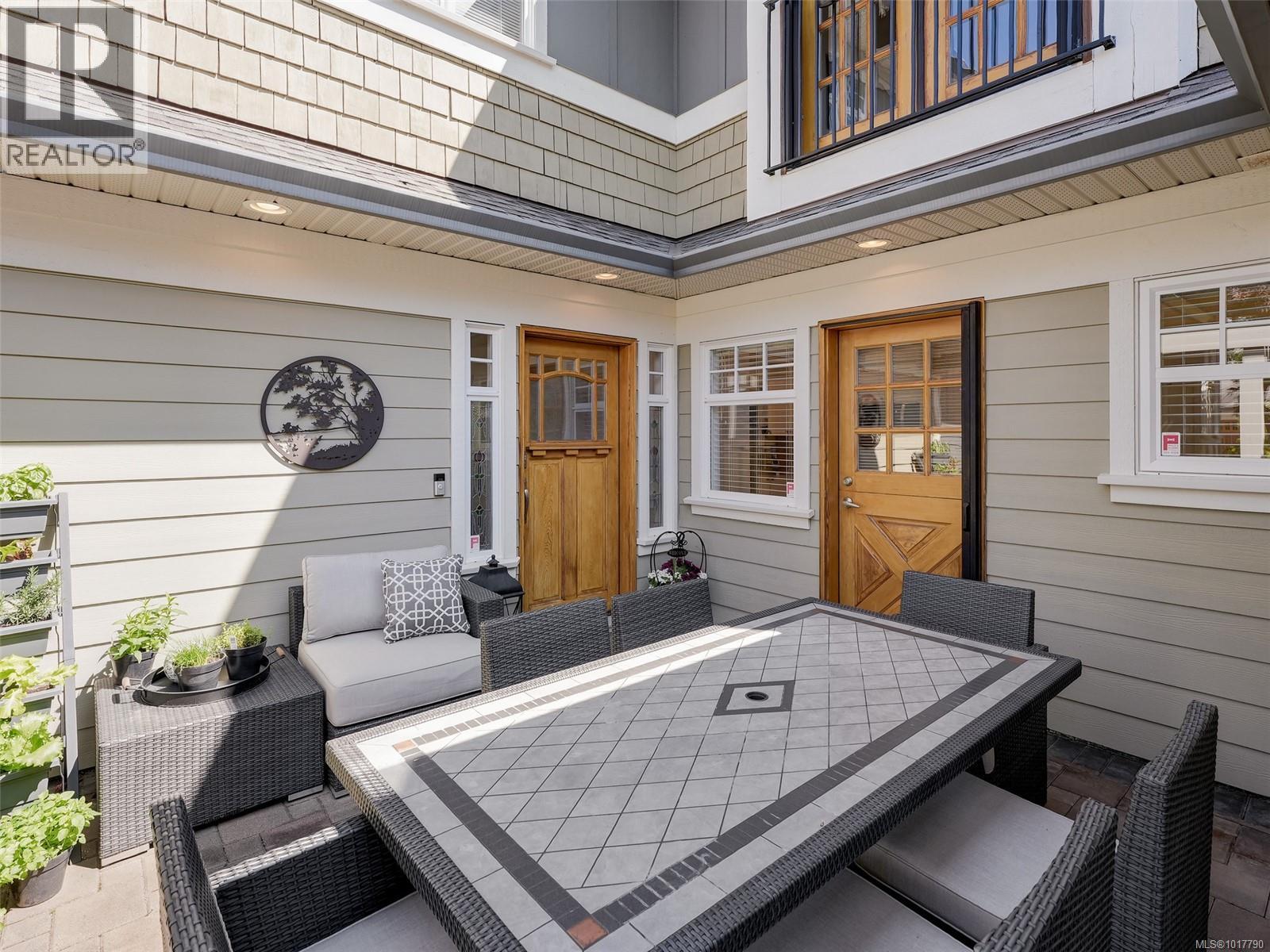  569 Caselton Place, Saanich