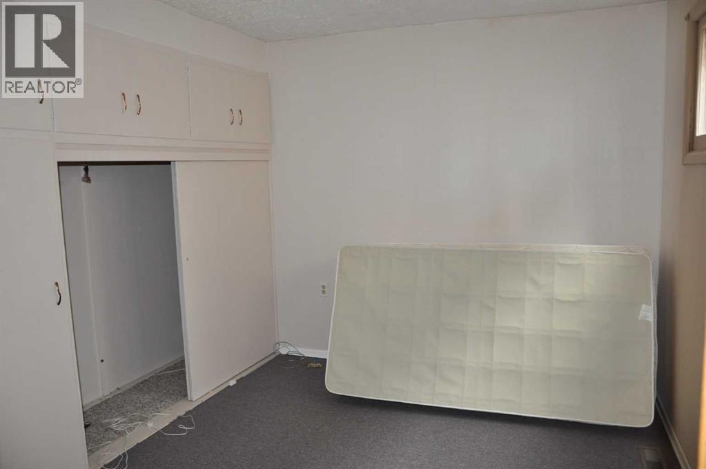 Single Family House Bungalow for Sale in   Avenue S Victoria Park Lethbridge 
