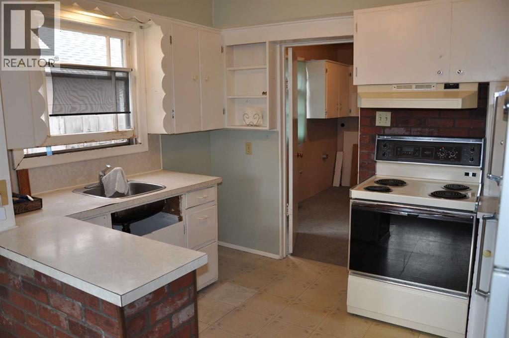 Single Family House Bungalow for Sale in   Avenue S Victoria Park Lethbridge 
