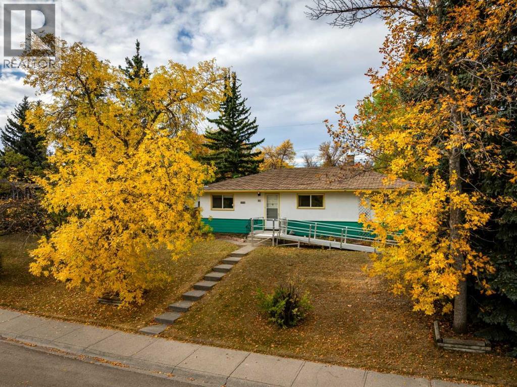 Single Family House Bungalow for Sale in  Wimbledon Crescent SW Wildwood Calgary 