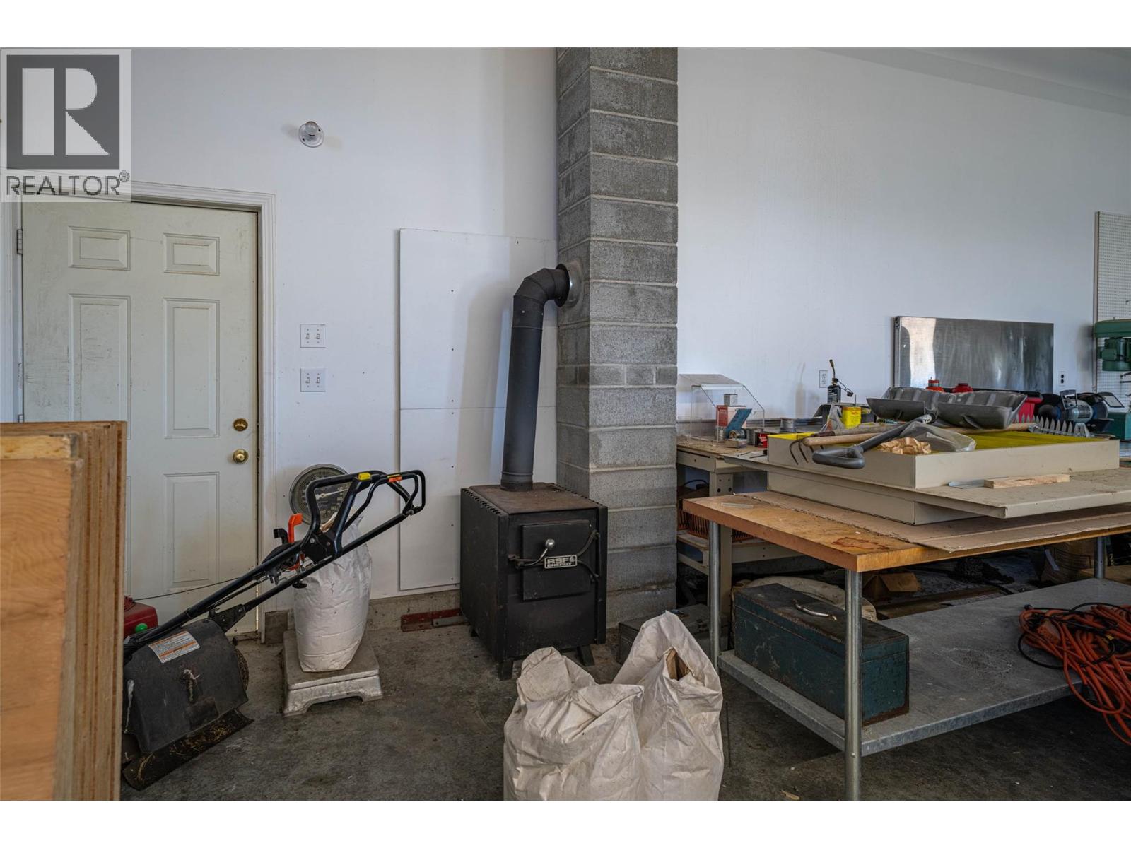  683 Clinton Road, Spallumcheen