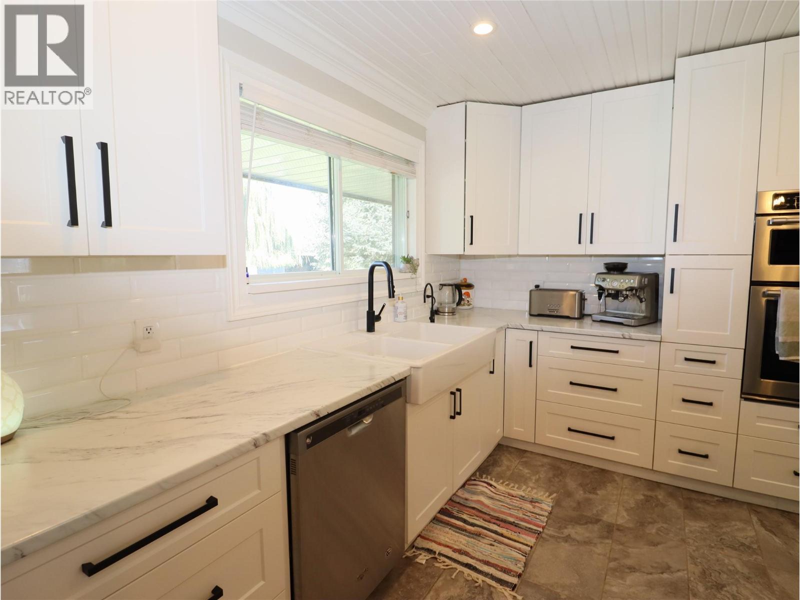 5015 SIMINOFF Road, Grand Forks