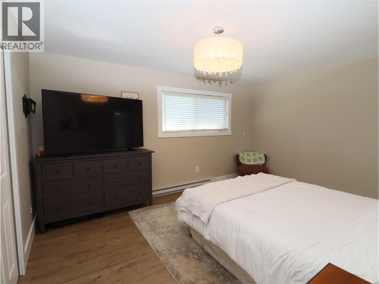 5015 SIMINOFF Road, Grand Forks