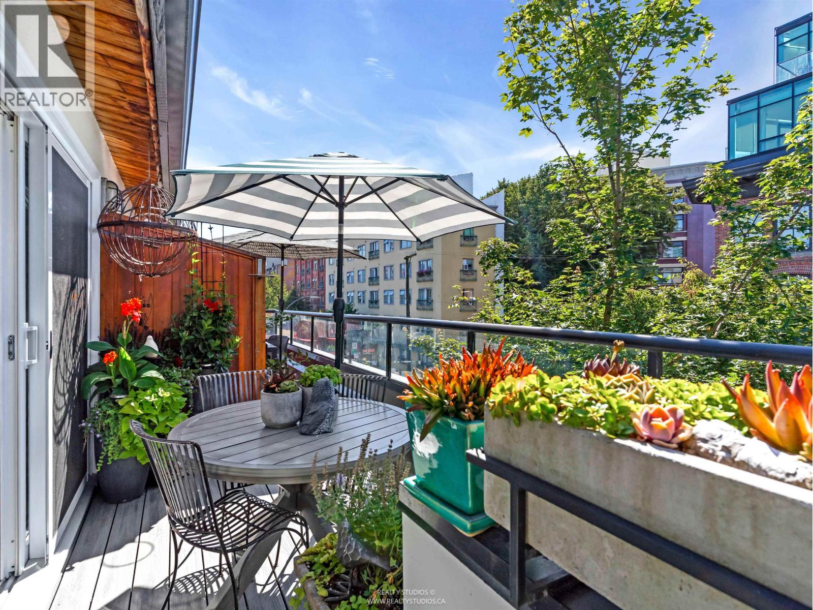 83 ALEXANDER STREET, Vancouver