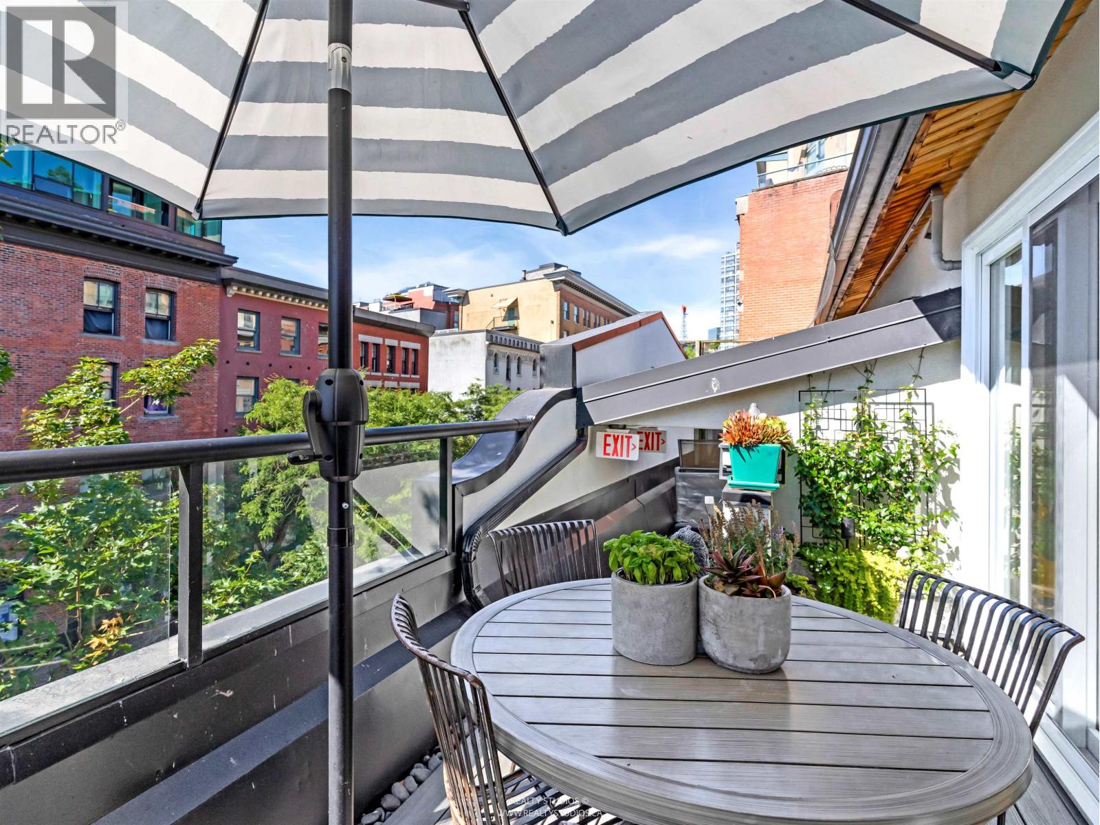 83 ALEXANDER STREET, Vancouver