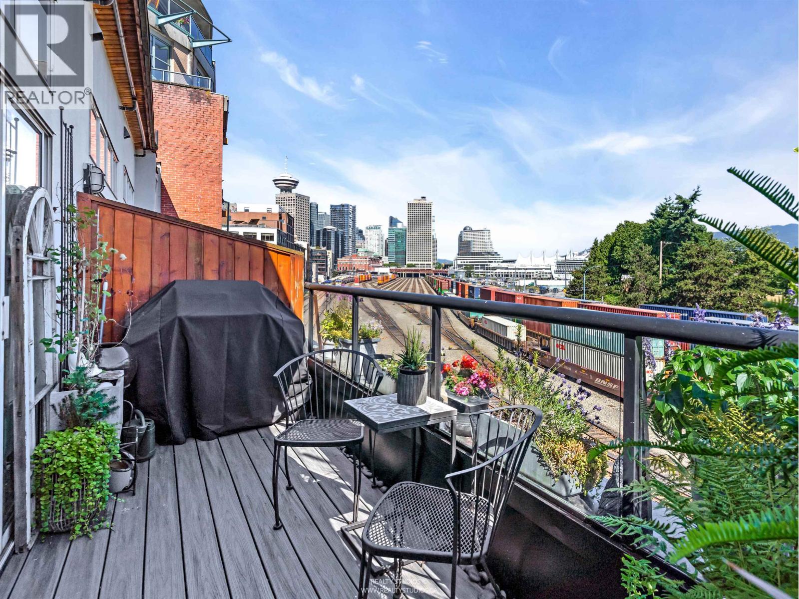 83 ALEXANDER STREET, Vancouver