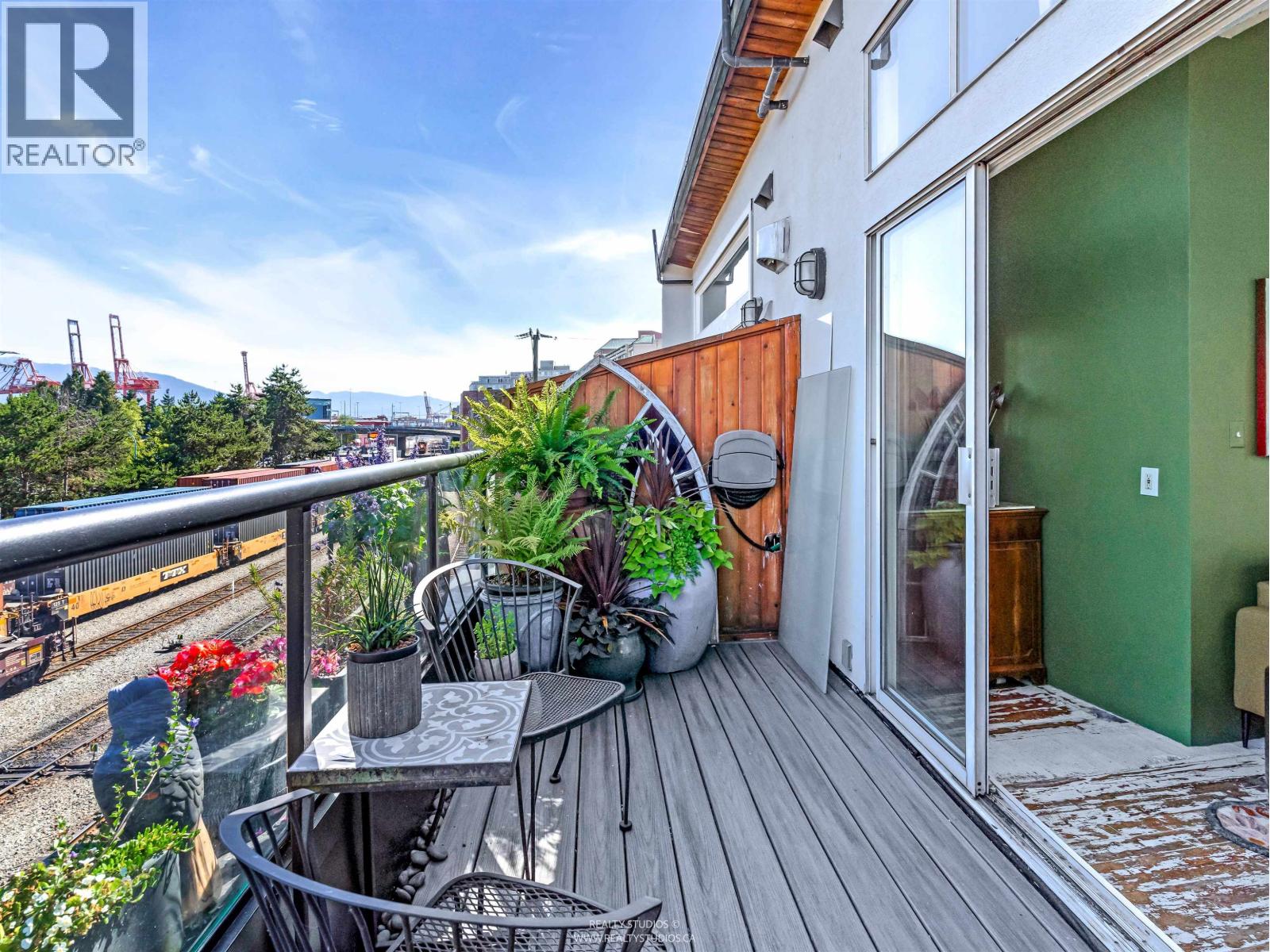 83 ALEXANDER STREET, Vancouver