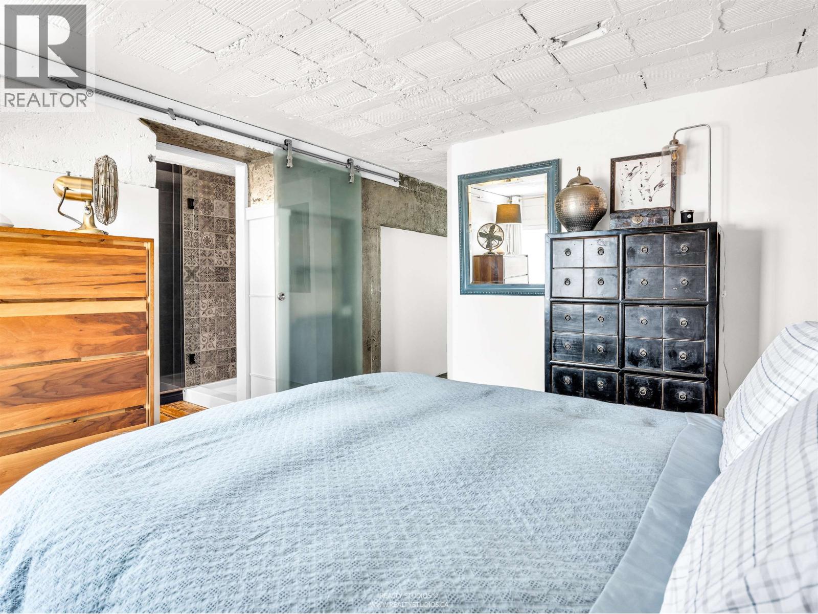 83 ALEXANDER STREET, Vancouver