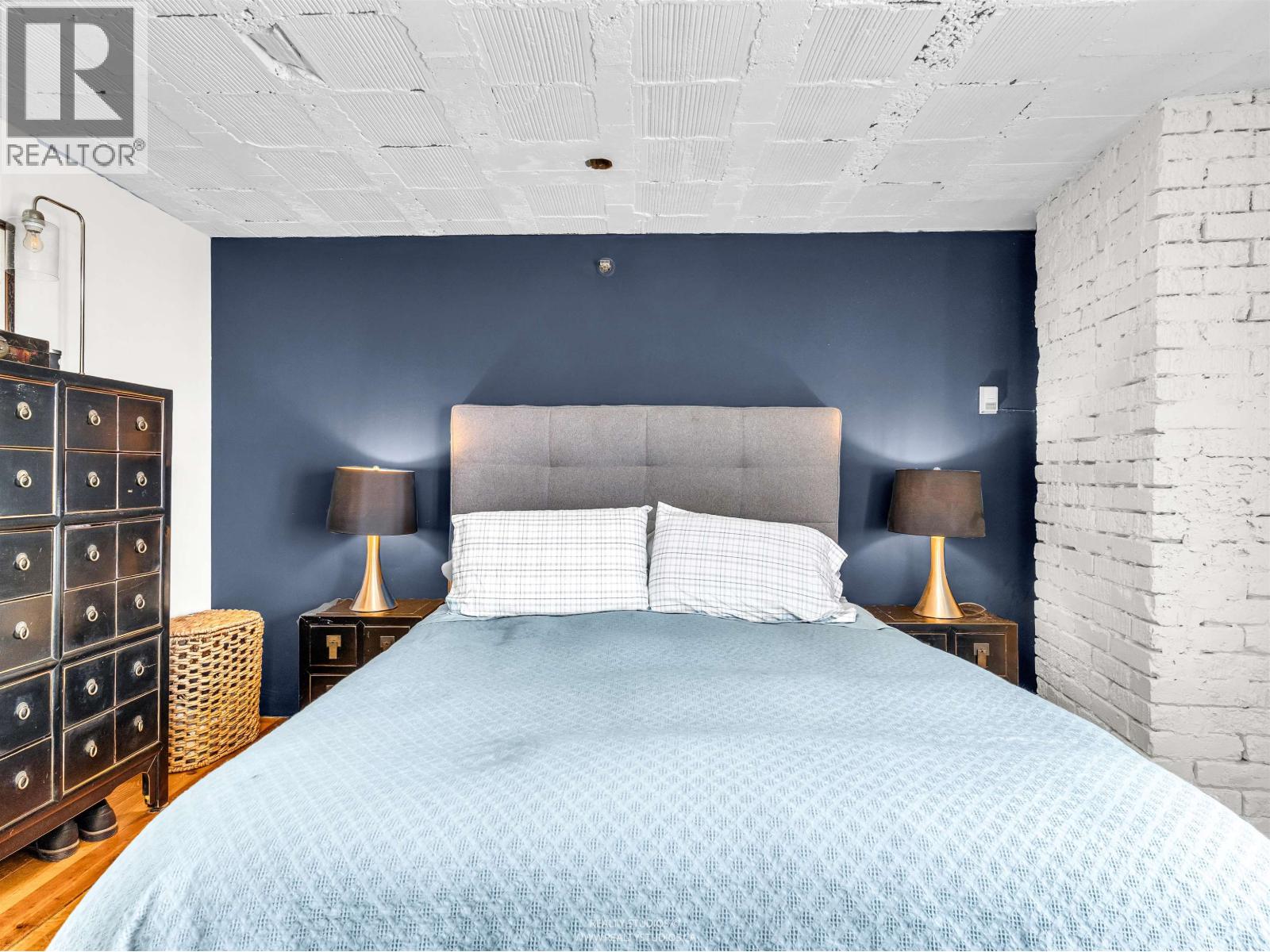 83 ALEXANDER STREET, Vancouver