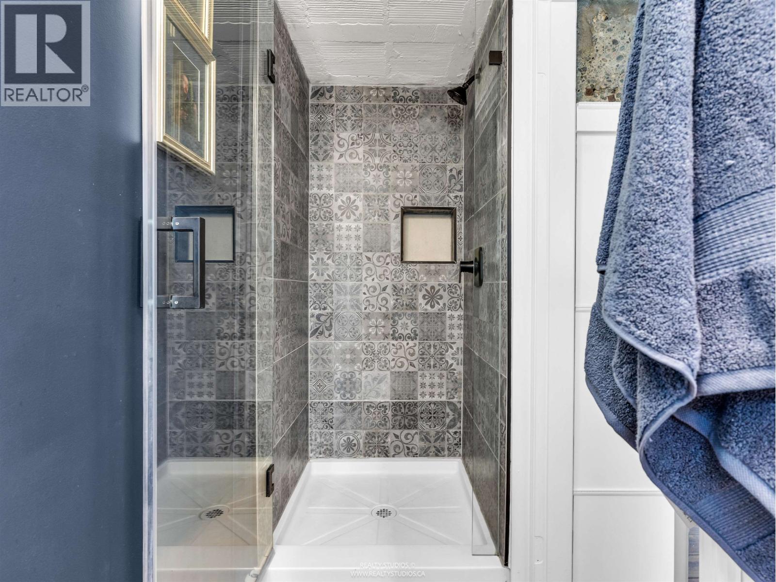 83 ALEXANDER STREET, Vancouver