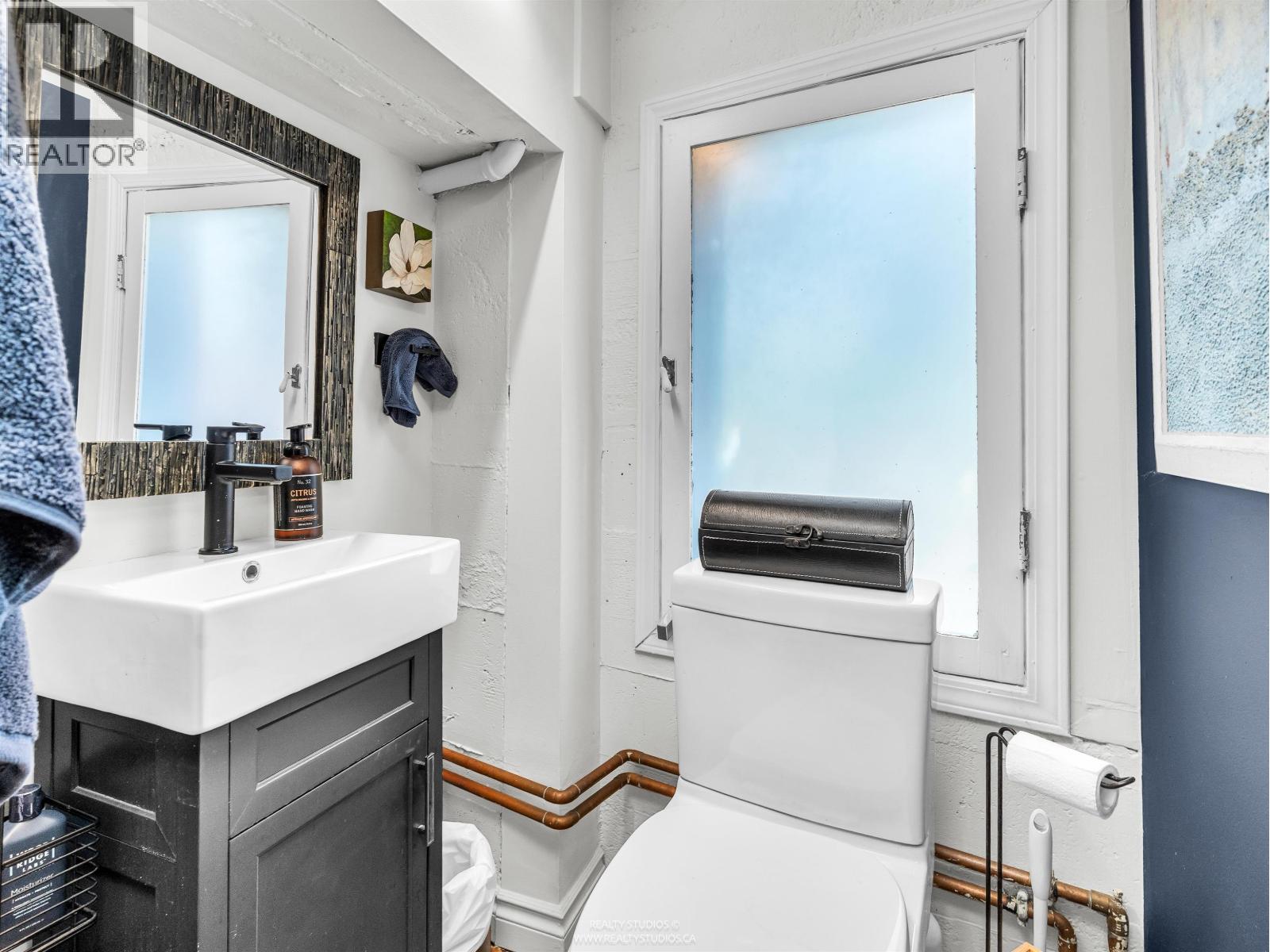 83 ALEXANDER STREET, Vancouver