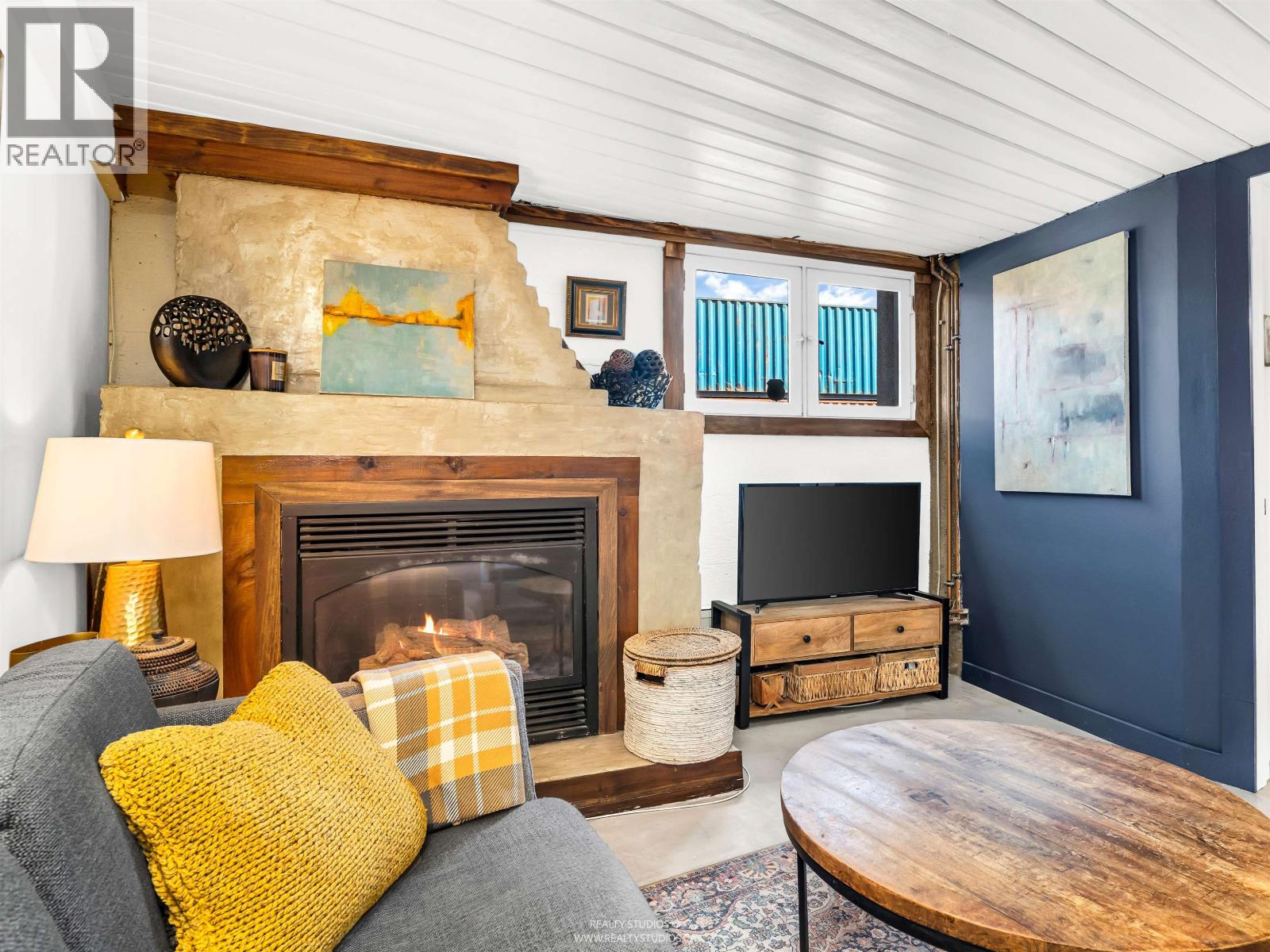 83 ALEXANDER STREET, Vancouver