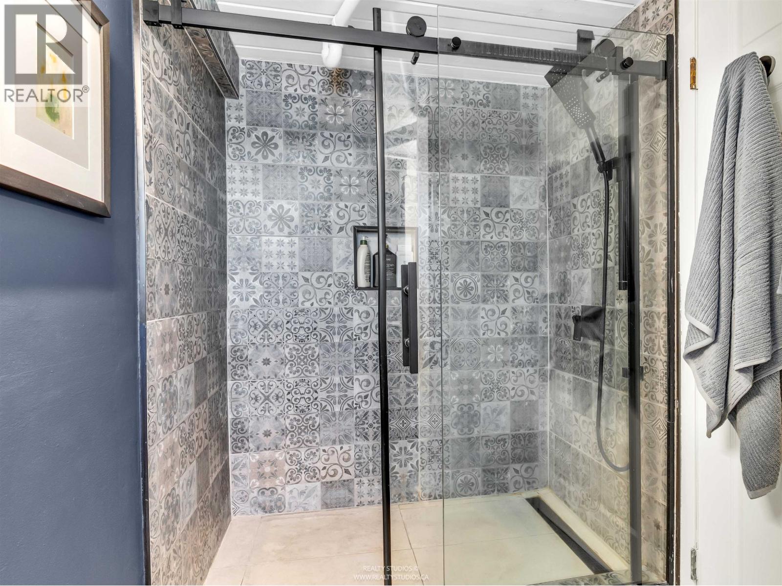 83 ALEXANDER STREET, Vancouver