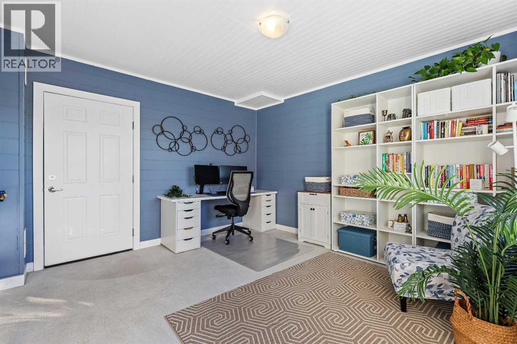 Single Family House for Sale in  Les Jardins Park SE Douglasdale/Glen Calgary 