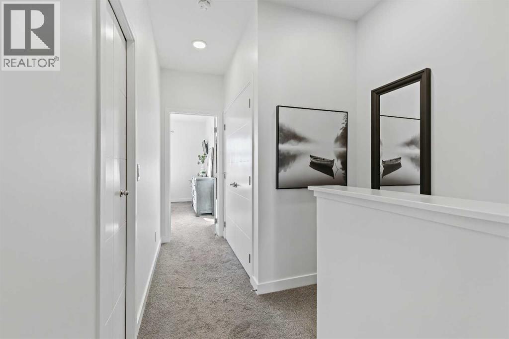 Single Family House for Sale in  Les Jardins Park SE Douglasdale/Glen Calgary 
