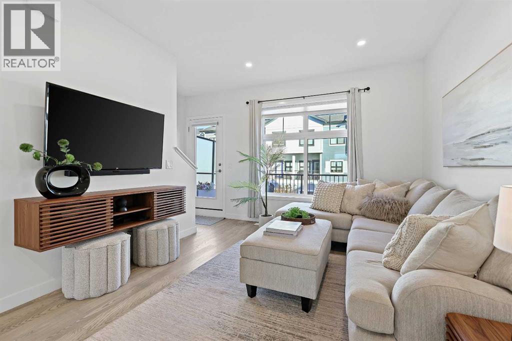 Single Family House for Sale in  Les Jardins Park SE Douglasdale/Glen Calgary 