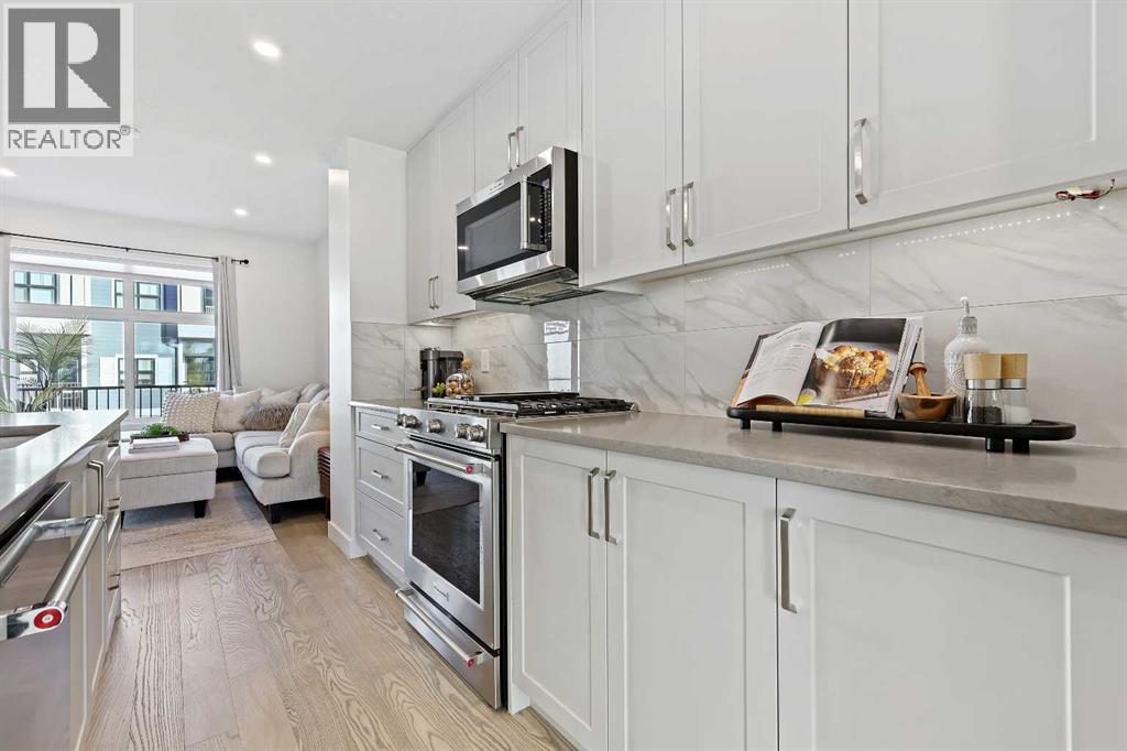 Single Family House for Sale in  Les Jardins Park SE Douglasdale/Glen Calgary 
