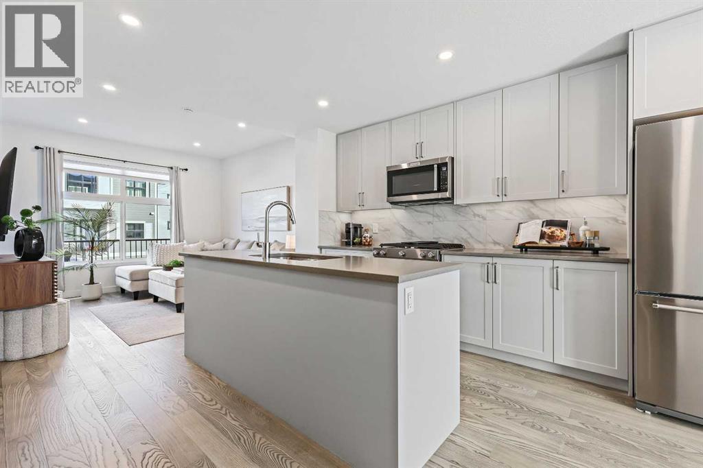 Single Family House for Sale in  Les Jardins Park SE Douglasdale/Glen Calgary 