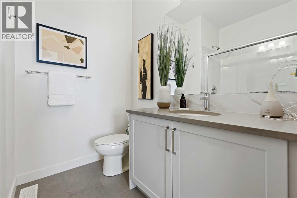 Single Family House for Sale in  Les Jardins Park SE Douglasdale/Glen Calgary 