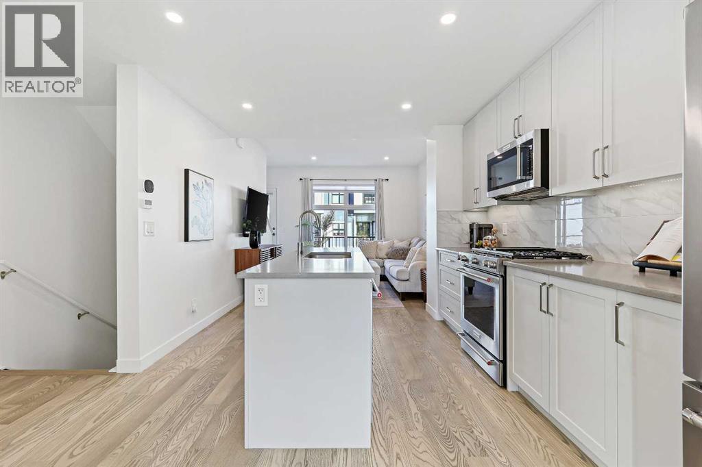 Single Family House for Sale in  Les Jardins Park SE Douglasdale/Glen Calgary 