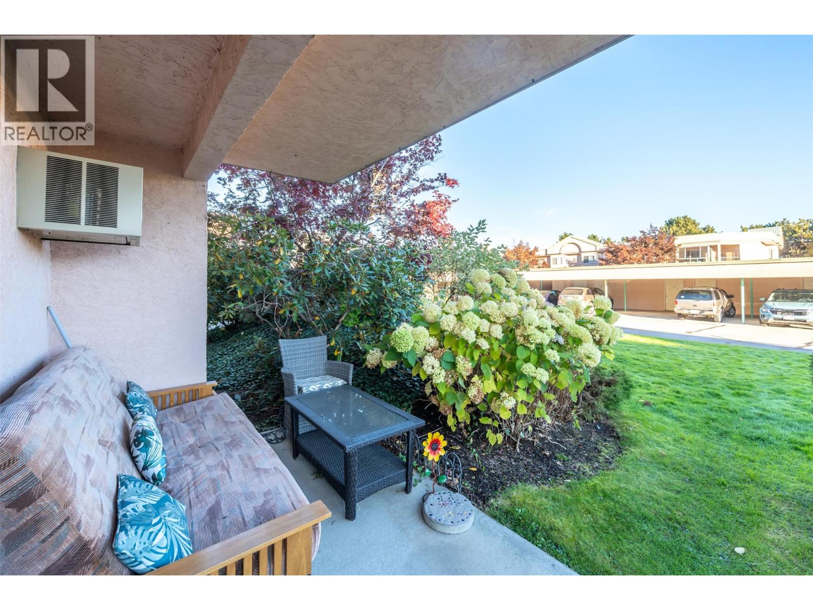 108 8907 Pineo Court, Summerland