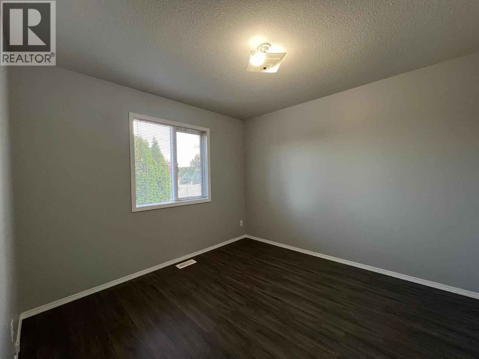  102 1st Street, Vernon