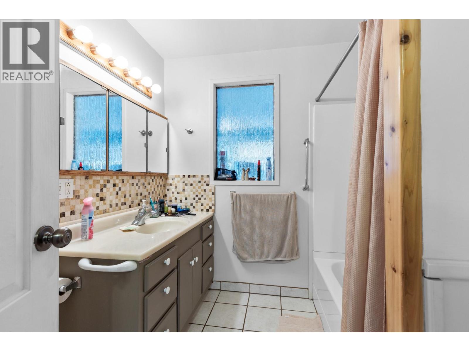  7612 97th Street, Osoyoos