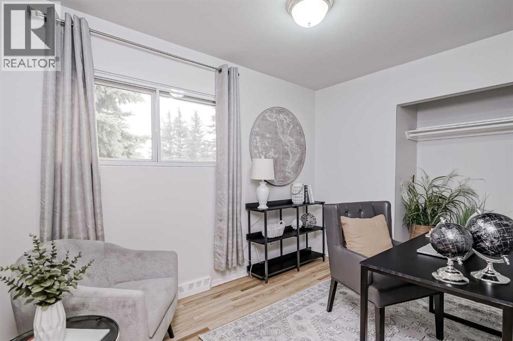 Single Family House Bungalow for Sale in  Hogarth Crescent SW Haysboro Calgary 