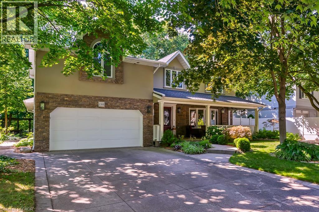 1318 HILLVIEW Crescent