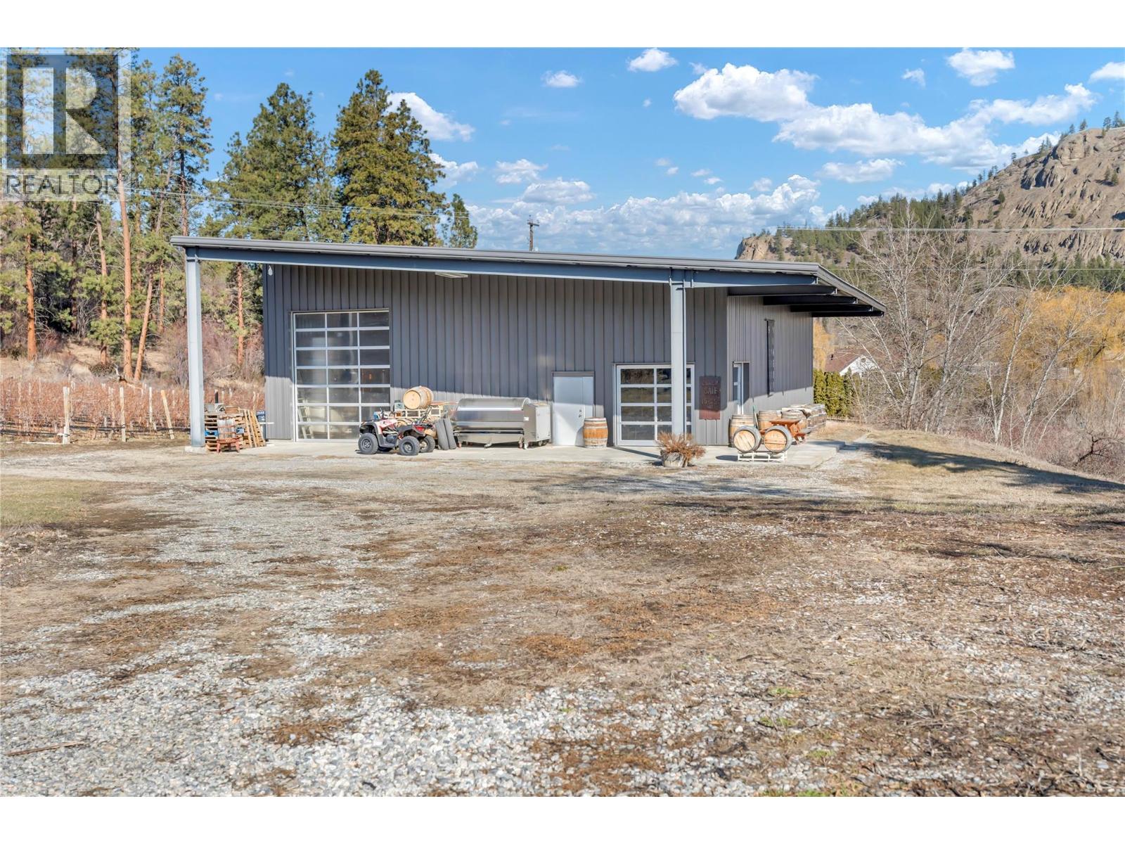 5214 Monro Avenue, Summerland