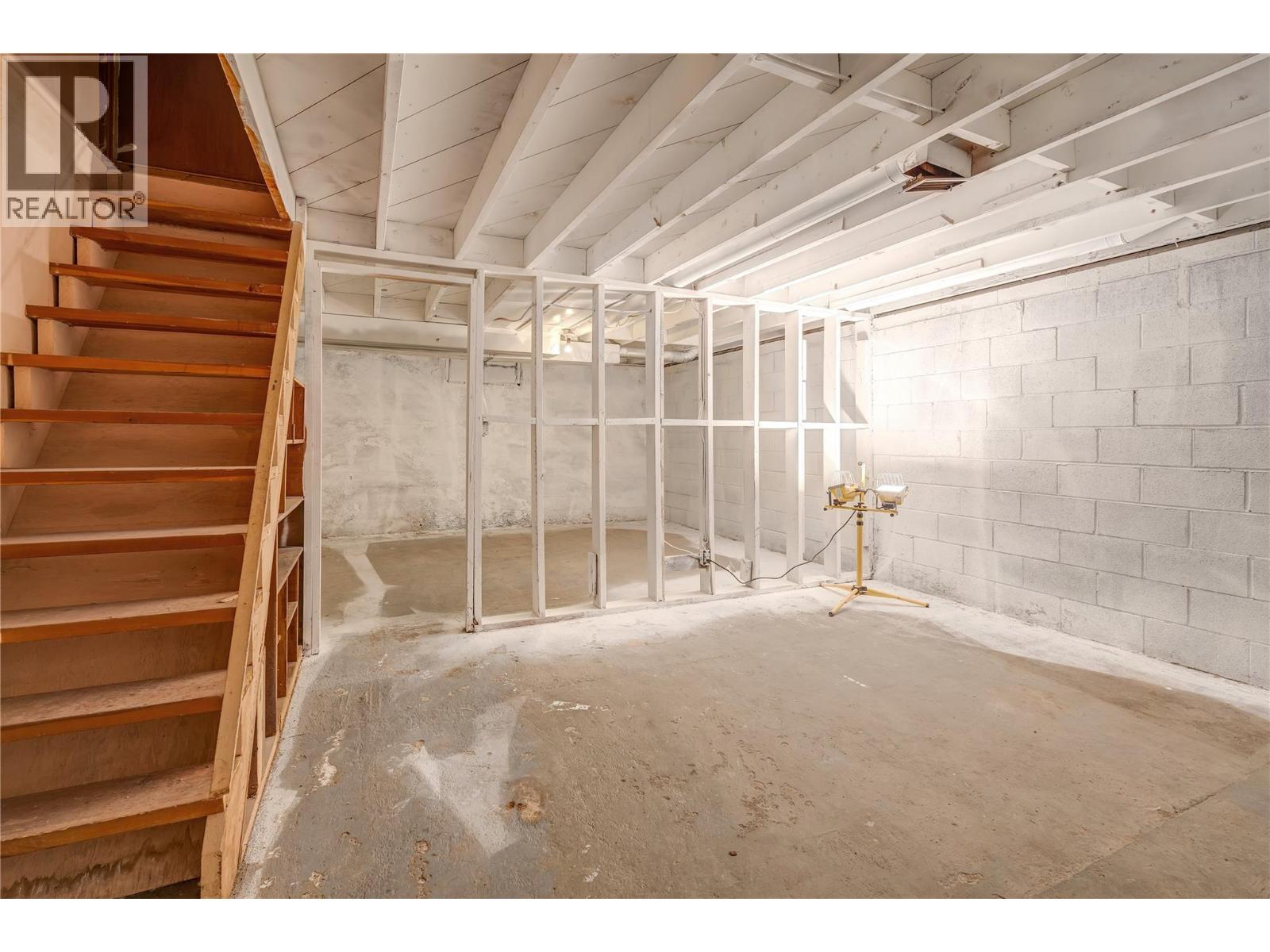 5214 Monro Avenue, Summerland