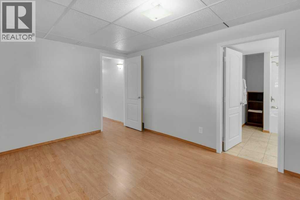 Single Family House for Sale in  Bermondsey Crescent NW Beddington Heights Calgary 