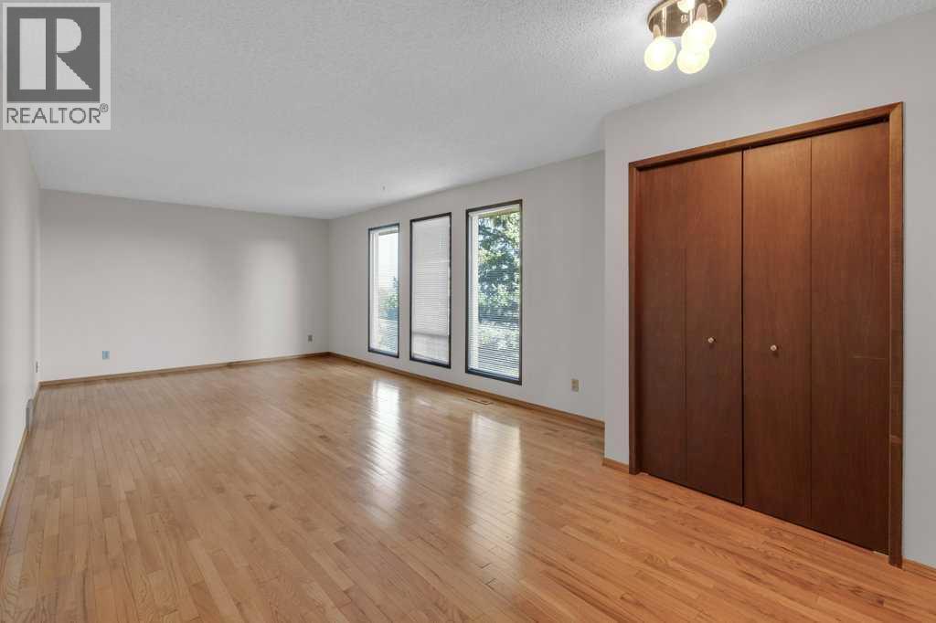 Single Family House for Sale in  Bermondsey Crescent NW Beddington Heights Calgary 