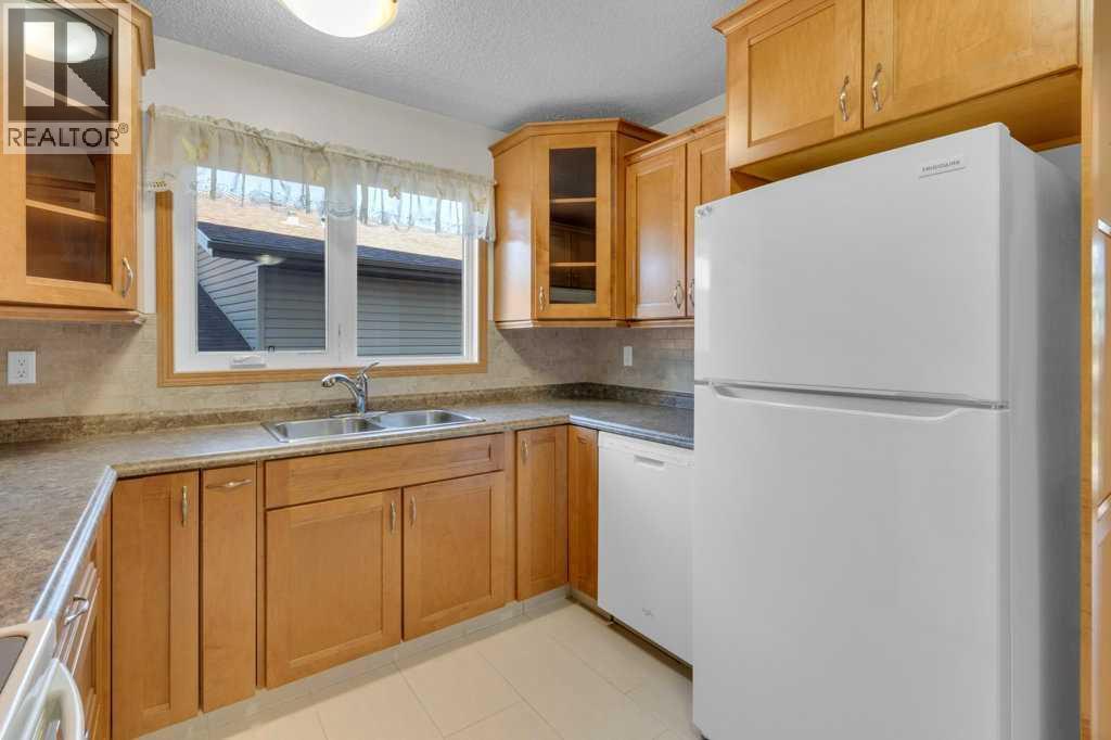 Single Family House for Sale in  Bermondsey Crescent NW Beddington Heights Calgary 