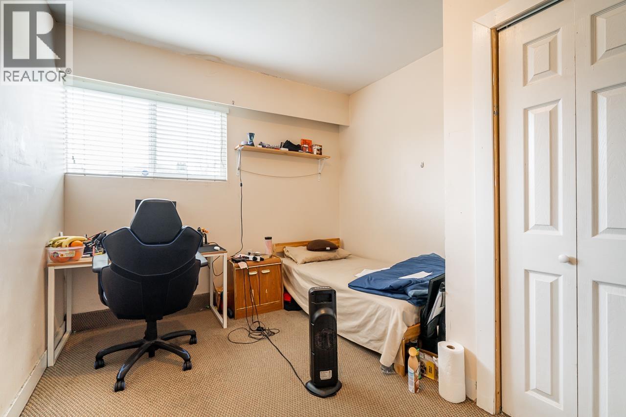 1247 EWEN AVENUE, New Westminster