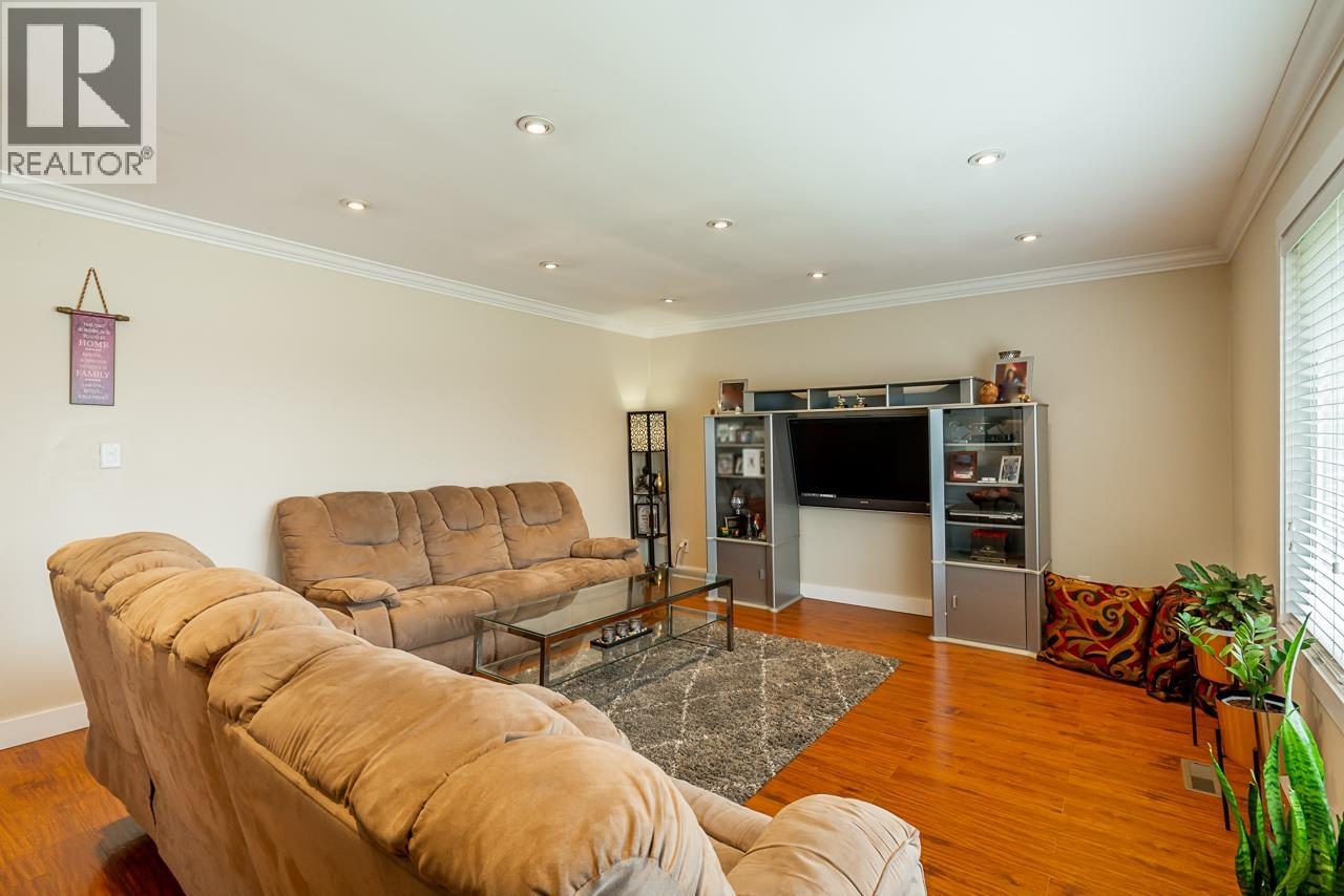 1247 EWEN AVENUE, New Westminster