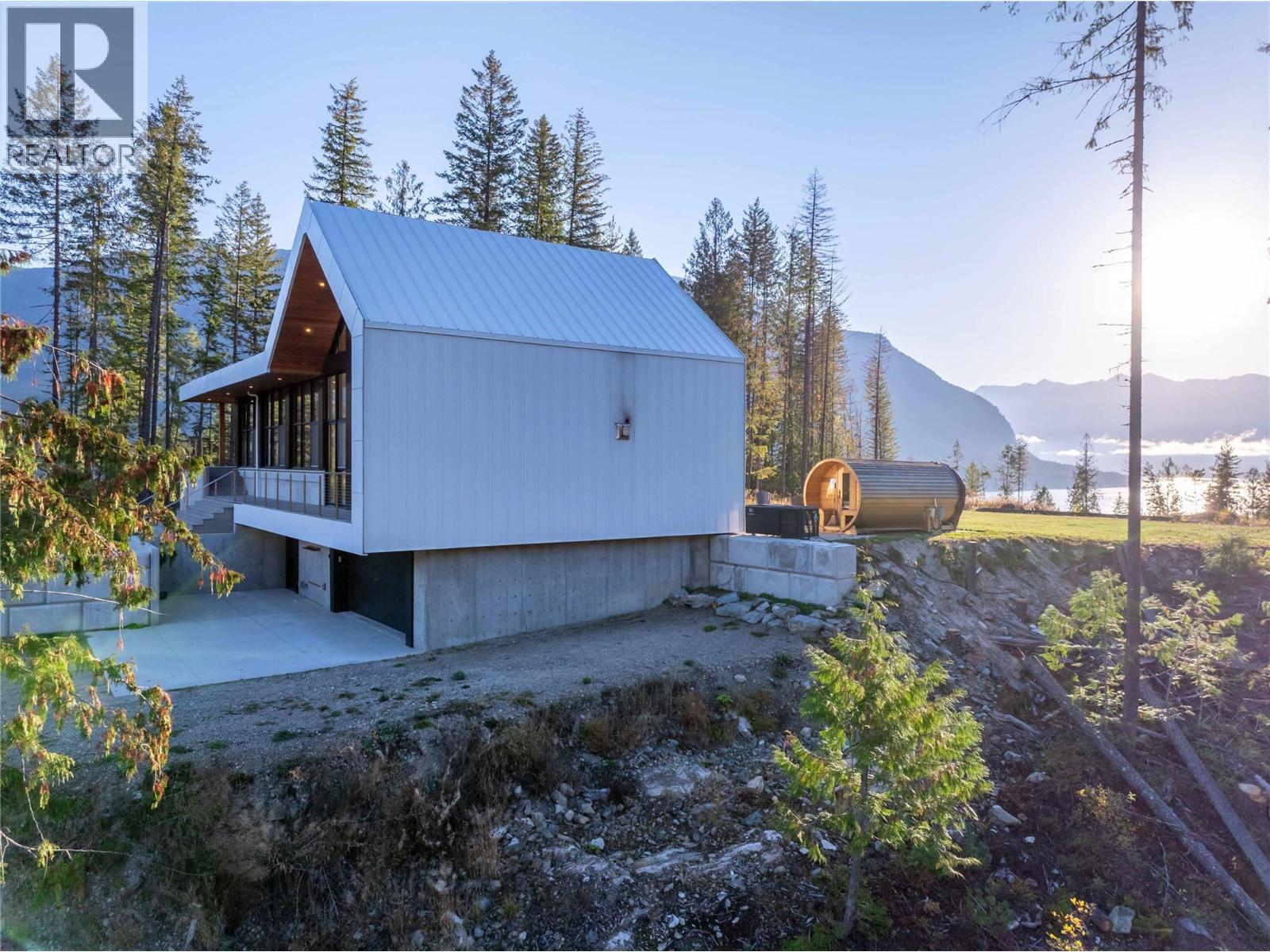 1950 Sidmouth Road, Revelstoke