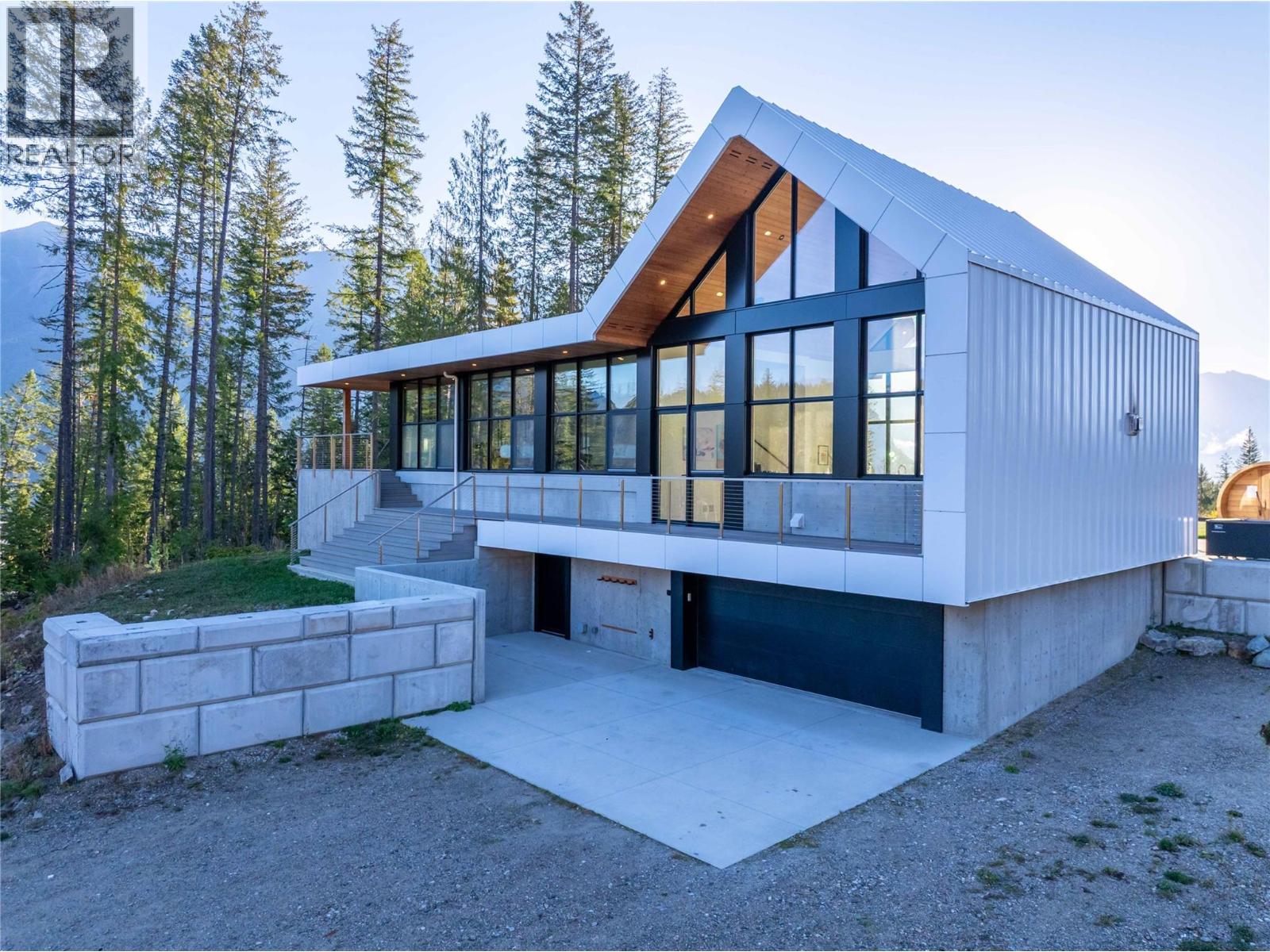 1950 Sidmouth Road, Revelstoke