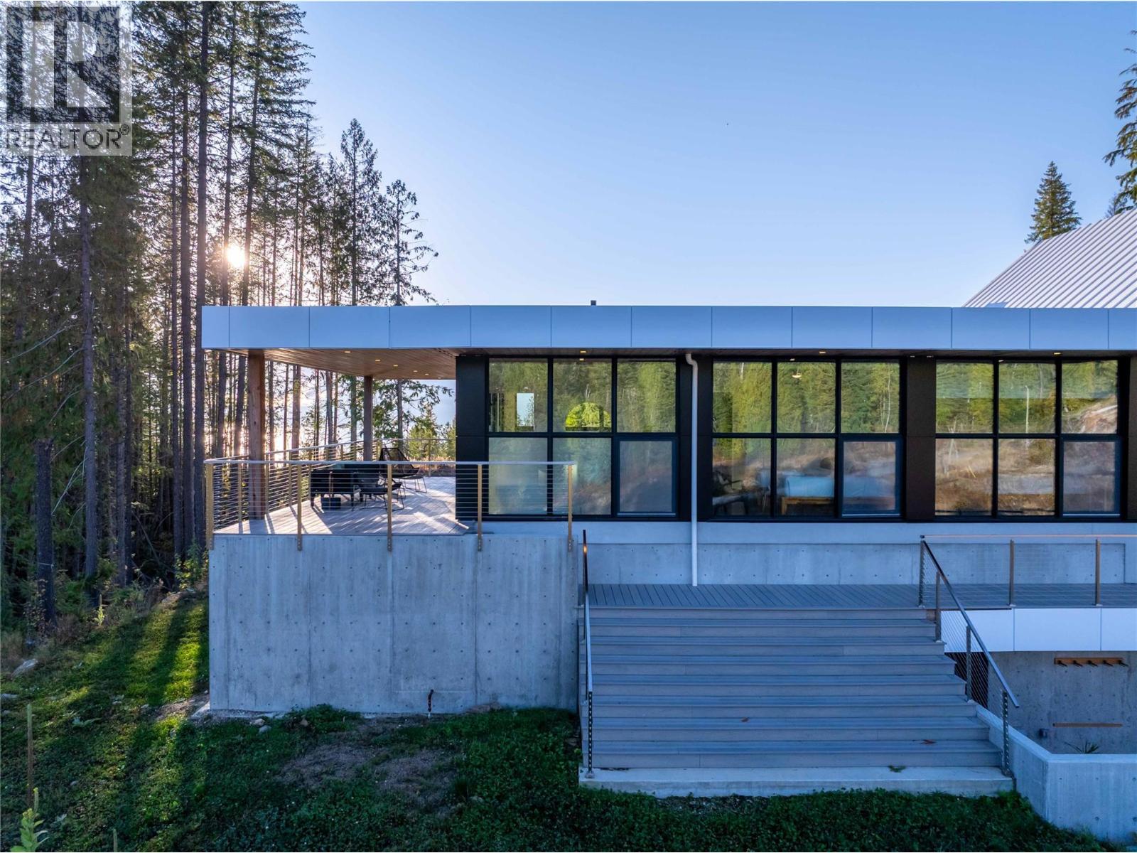 1950 Sidmouth Road, Revelstoke