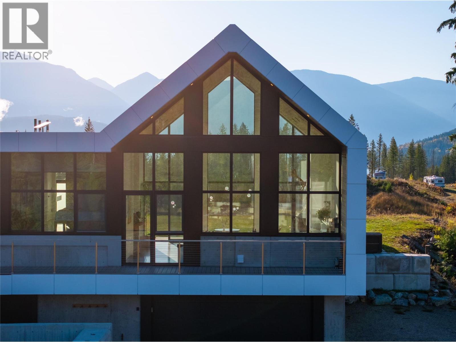 1950 Sidmouth Road, Revelstoke