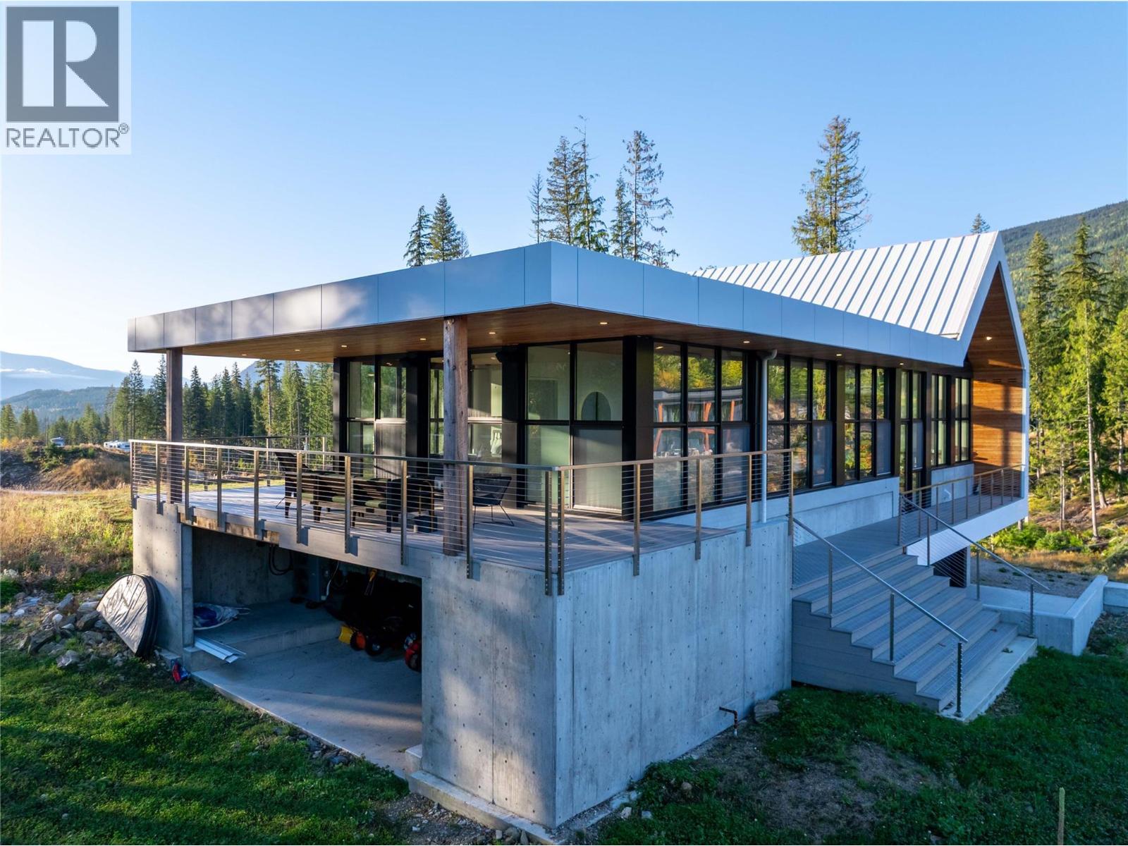 1950 Sidmouth Road, Revelstoke