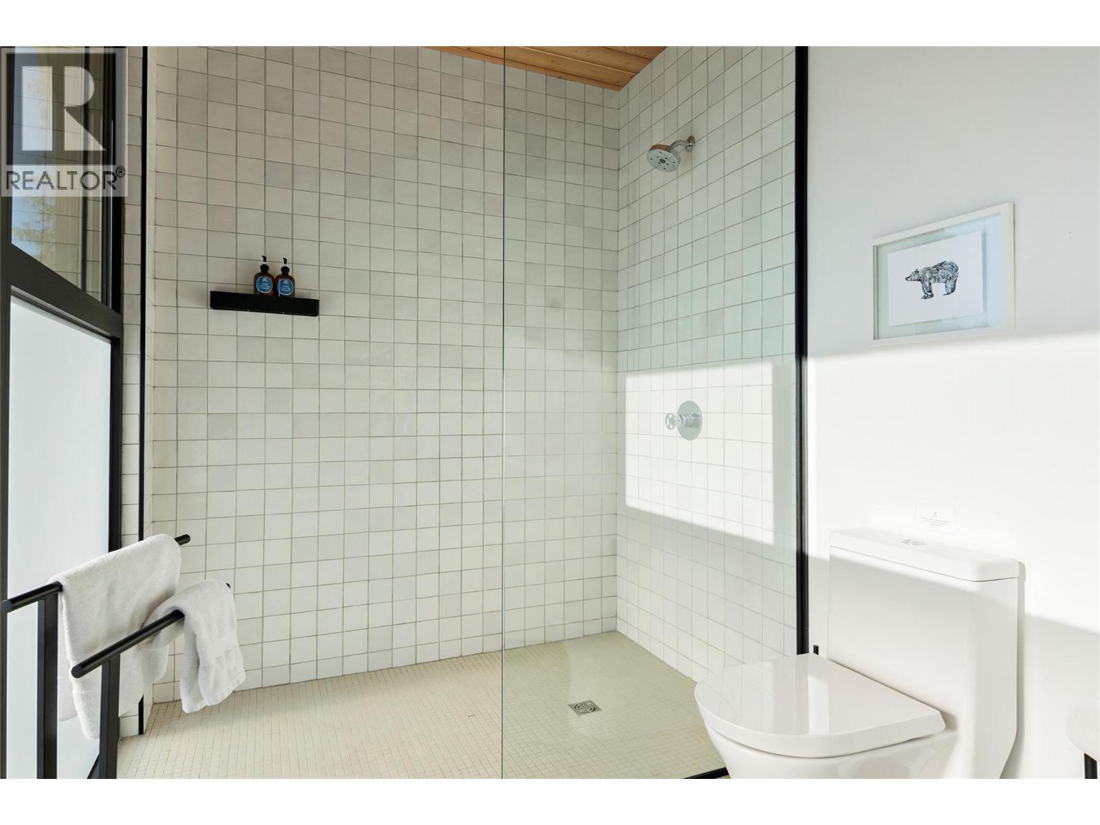 1950 Sidmouth Road, Revelstoke