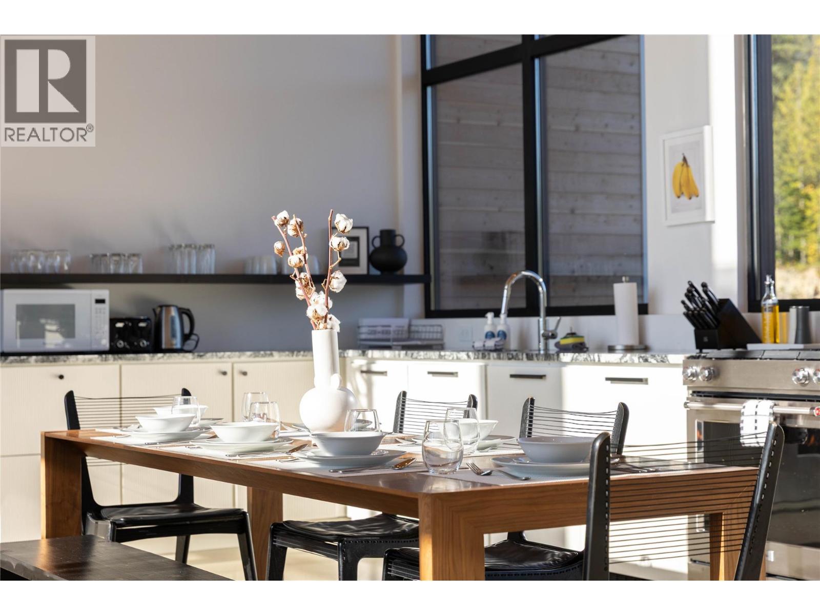 1950 Sidmouth Road, Revelstoke