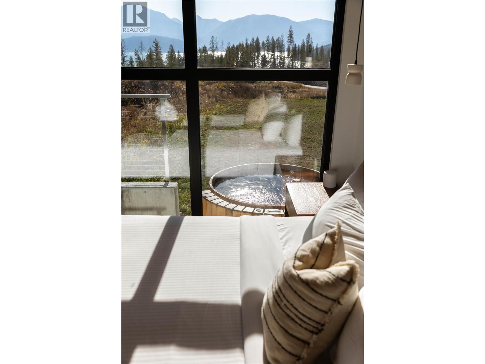 1950 Sidmouth Road, Revelstoke