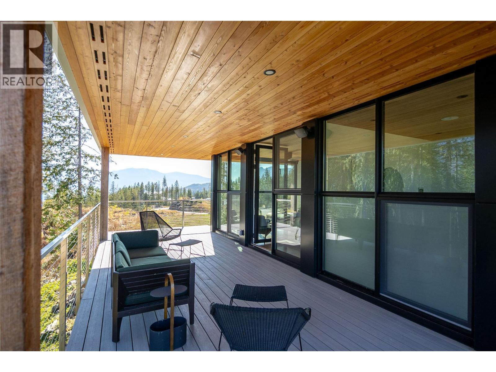 1950 Sidmouth Road, Revelstoke