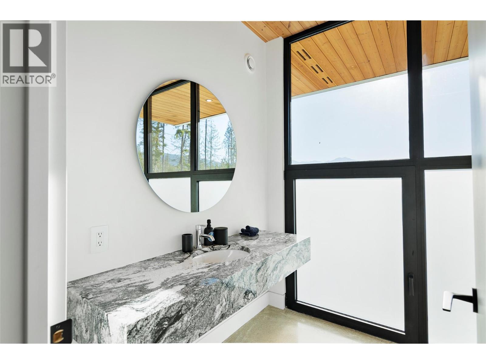 1950 Sidmouth Road, Revelstoke